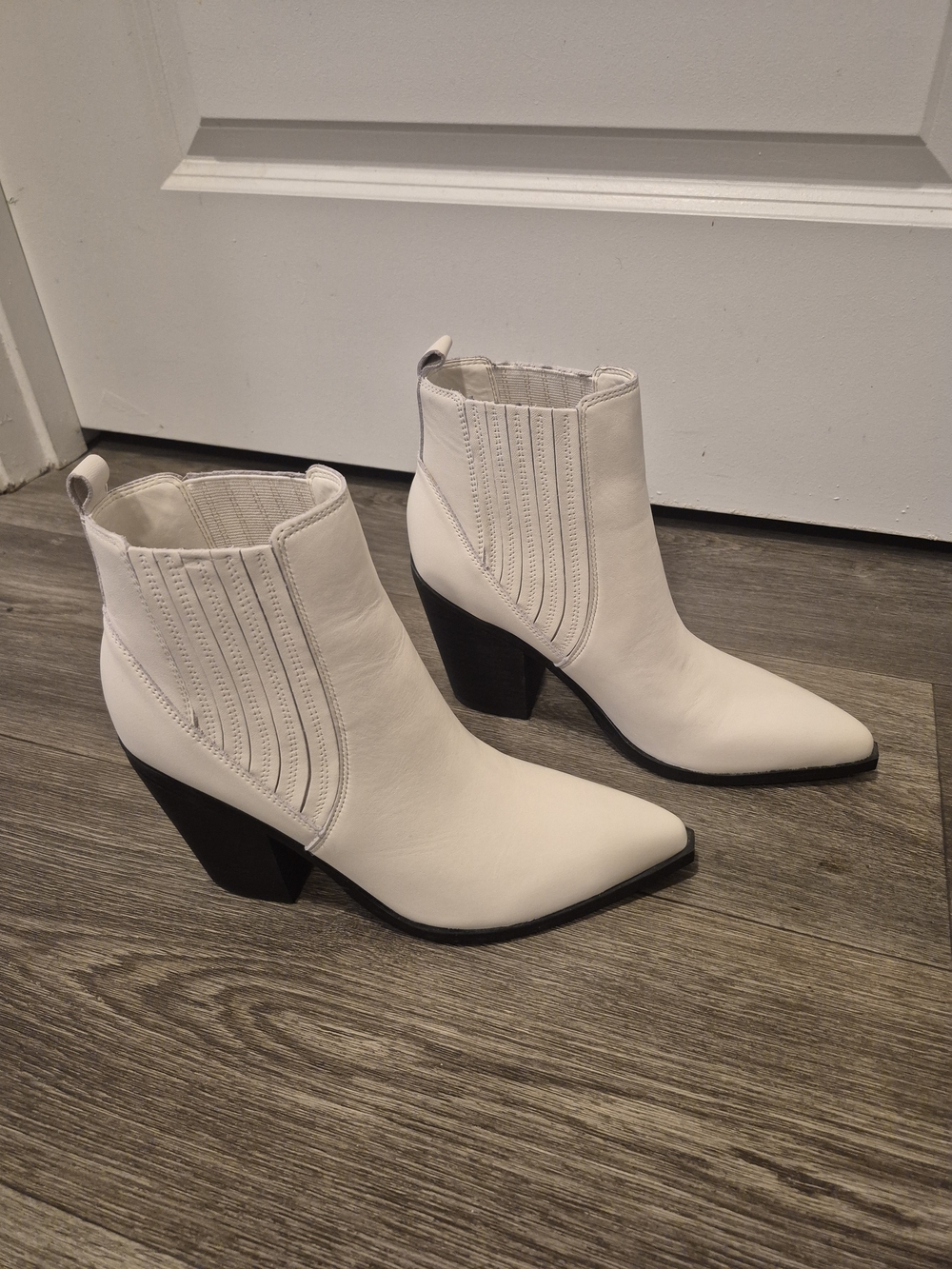 Marc Fisher White Pointed Toe Chelsea Ankle Boots Western Sz 9